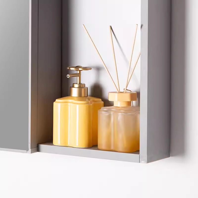 Moderne orangefarbene florale  – Water Bottle Blank Bewertung und Preis